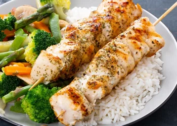 Chicken Skewer with White Rice and Vegetables