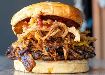 Smash Burger with Pulled Pork